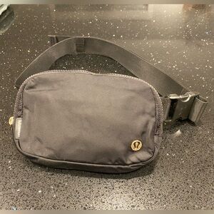 lululemon Everywhere Belt Bag